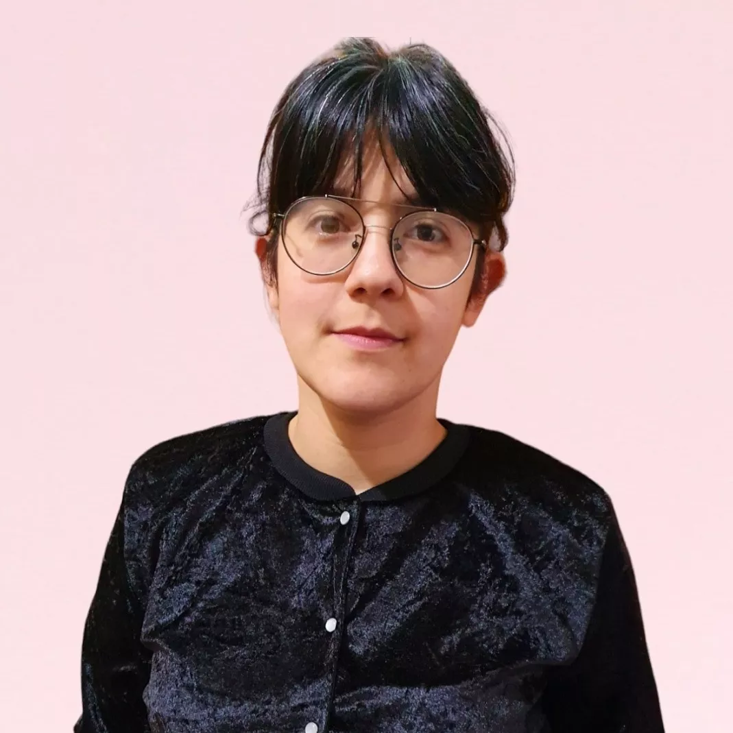 Flor Ledesma, profesora de bordado con aguja mágica